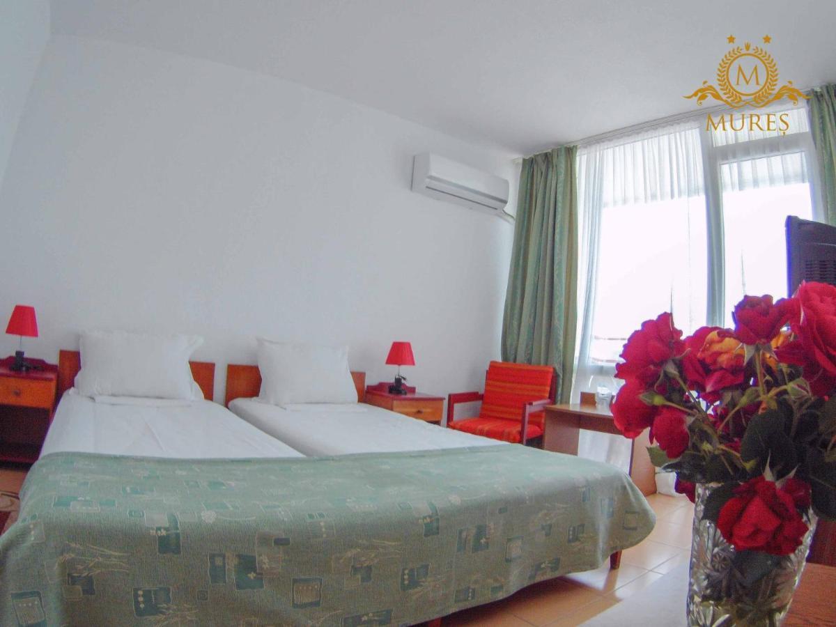 Hotel Mures ซาตูร์น ภายนอก รูปภาพ